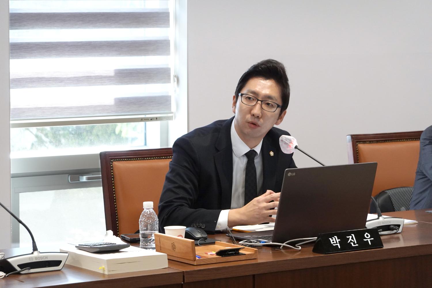 제289회 임시회 폐회중  제1차 의회운영위원회 4