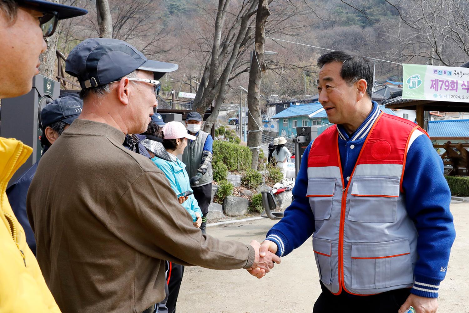 제79회 식목일기념 나무심기 행사 5