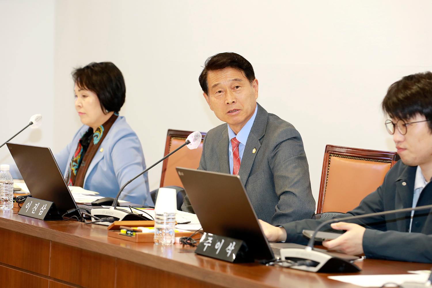 제304회 제2차 정례회 제1차 의회운영위원회 9
