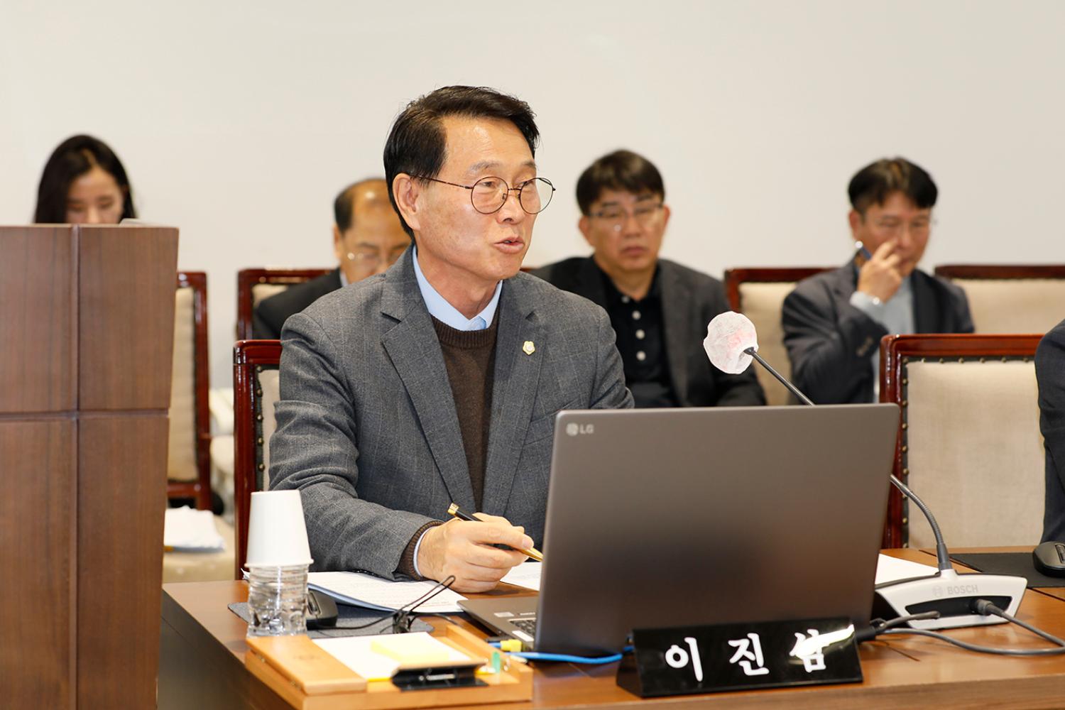 제304회 제2차 정례회 제4차 재정건설위원회(조례안 등 안건심사) 9