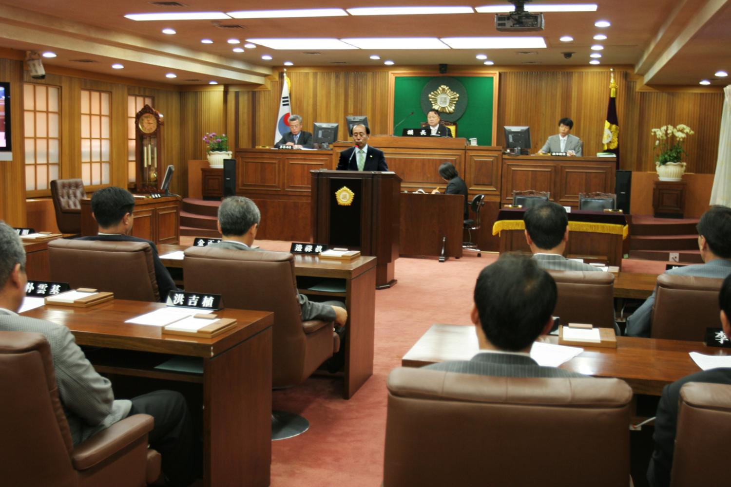 제5대2기 재정건설위원장으로 당선된 이기돈 의원님의 인사말씀